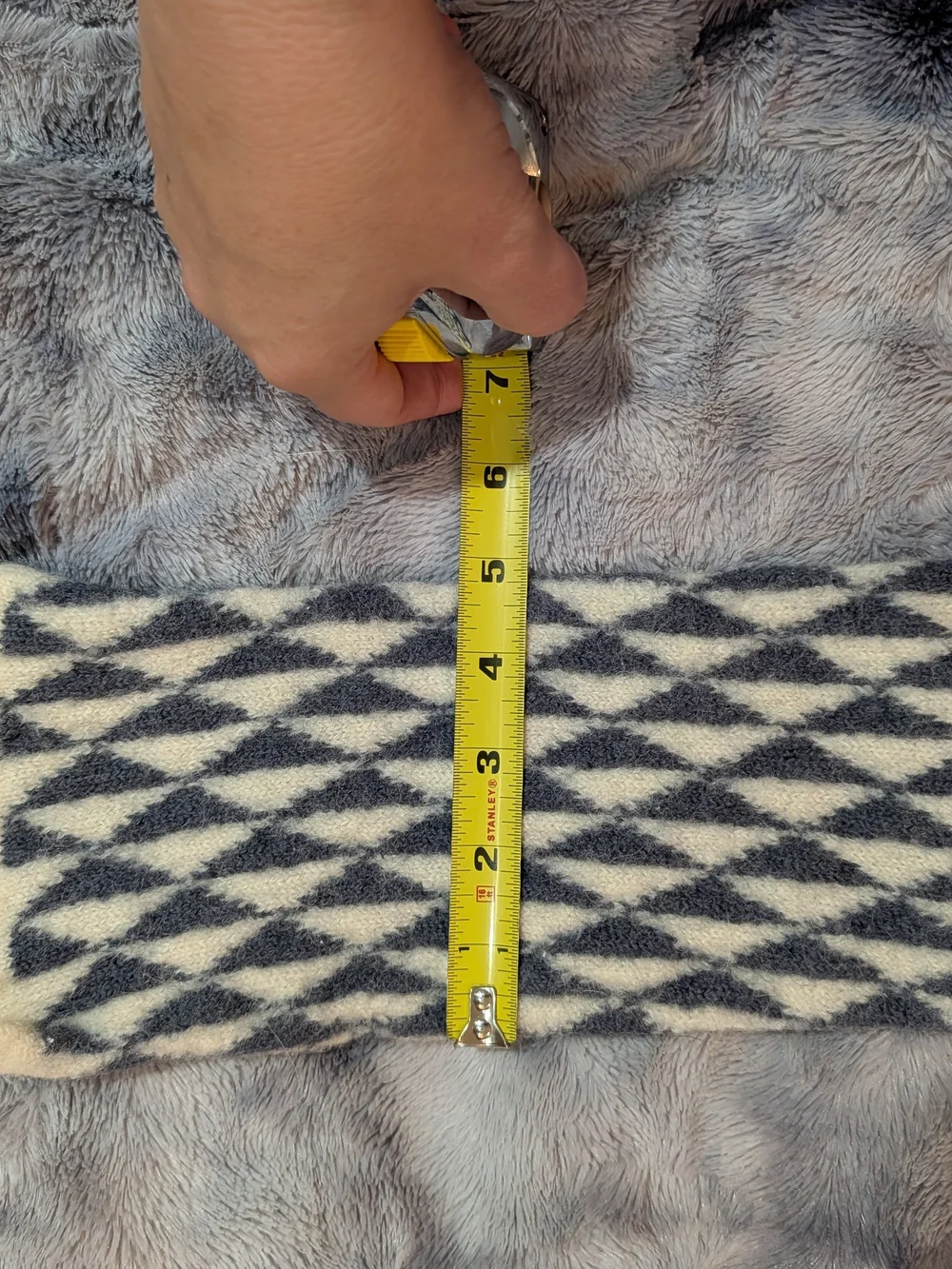Patterned Wool Scarf - Black & Cream